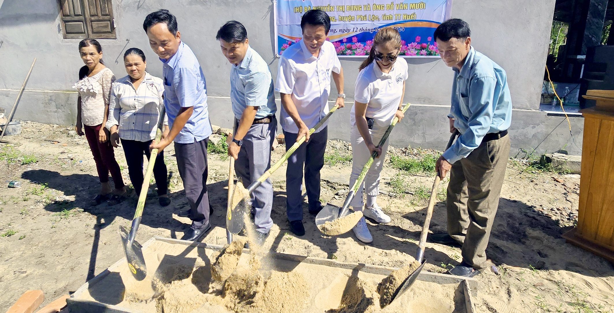 Khởi công xây dựng 2 nhà ở cho hộ nghèo, cận nghèo ở Phú Lộc