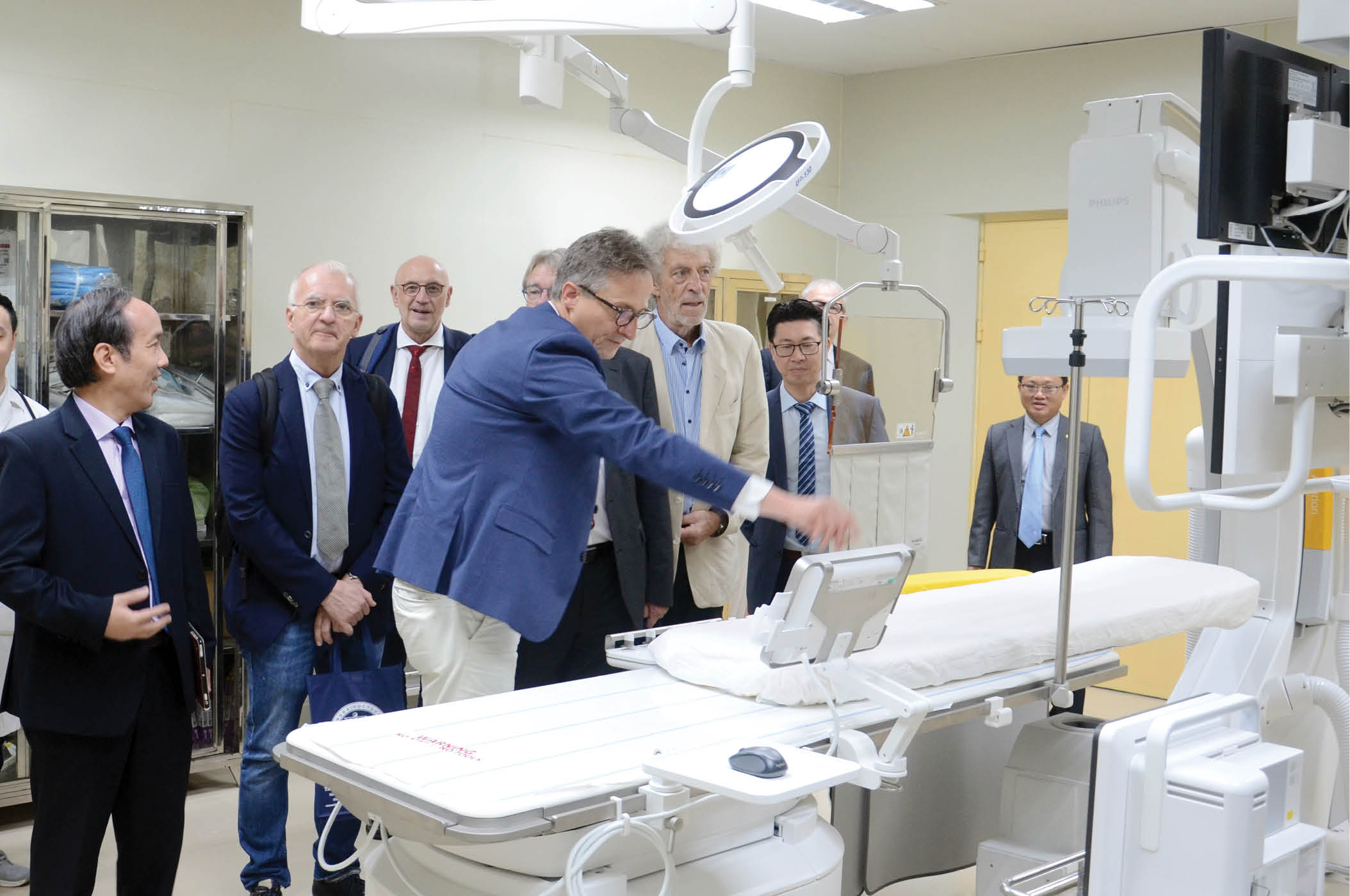 Phát triển mô hình khám, chữa bệnh từ xa