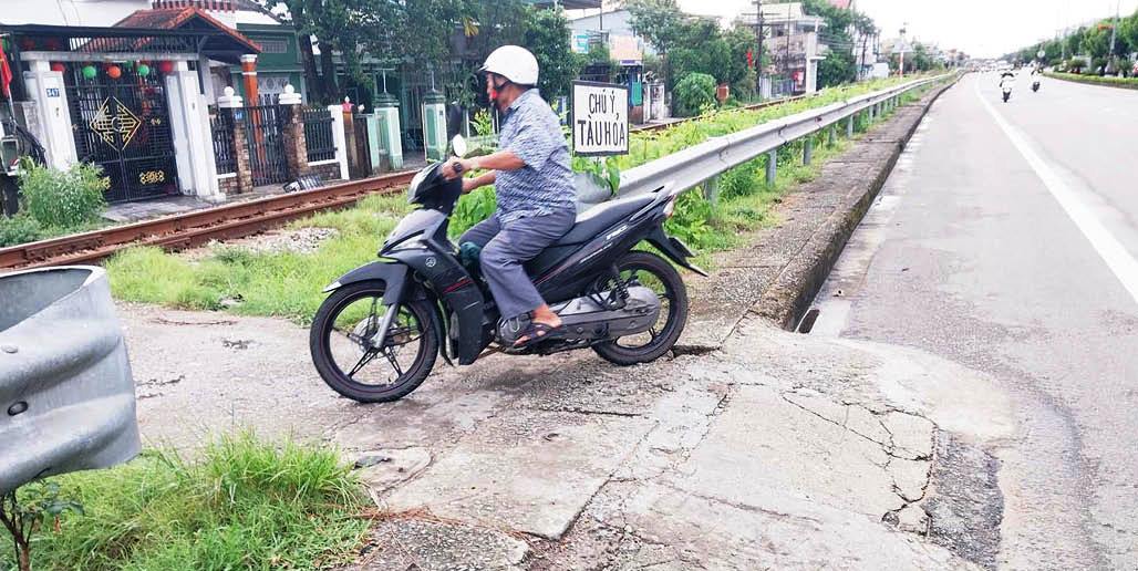 Cần xử lý con dốc “án ngữ” lòng đường Quốc lộ 1A