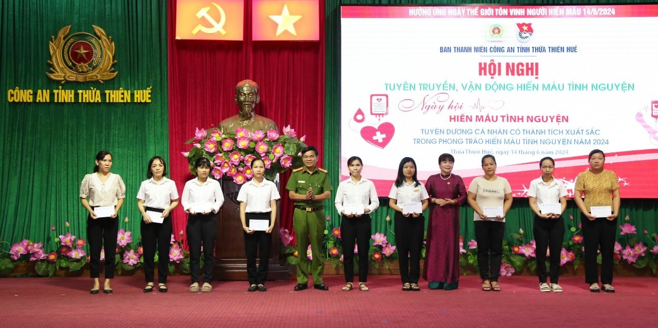 Hơn 200 cán bộ, chiến sĩ công an toàn tỉnh tham gia hiến máu tình nguyện