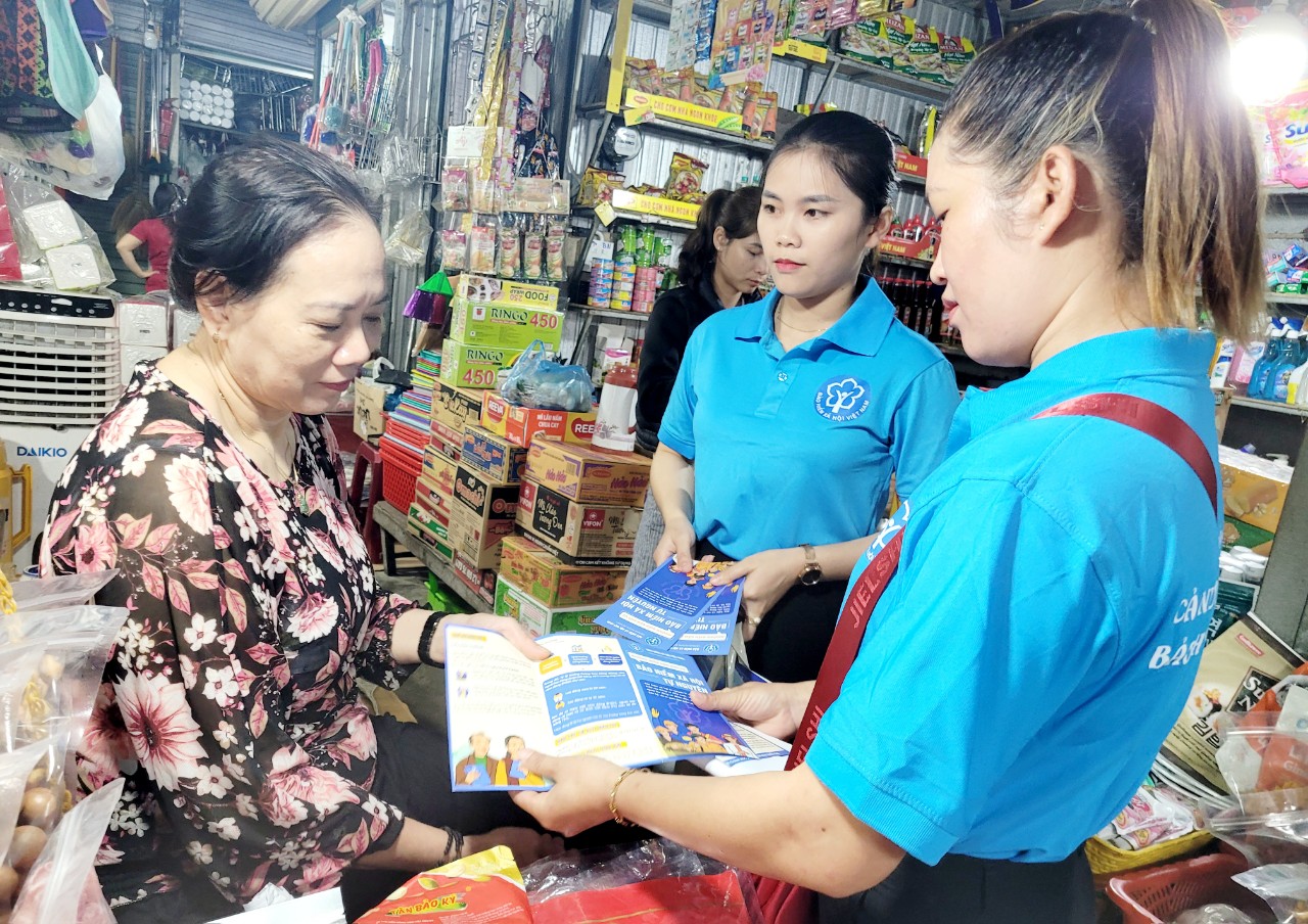 Đẩy mạnh truyền thông thu hút người dân tham gia bảo hiểm y tế