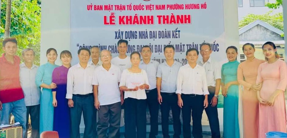 Xây nhà “Đại đoàn kết” cho hộ cận nghèo ở phường Hương Hồ