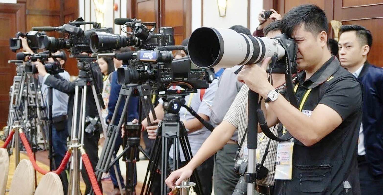 Không thể phi chính trị hóa báo chí