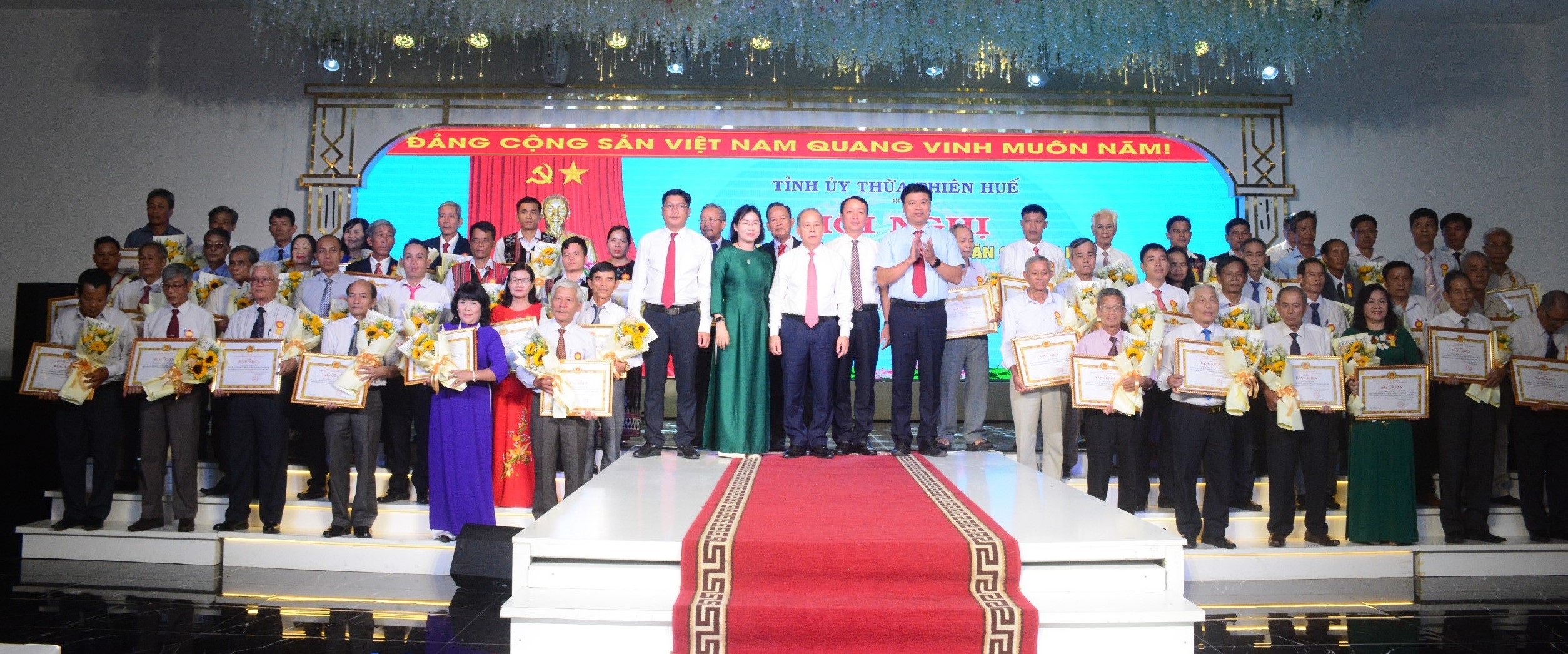 Tuyên dương 53 Bí thư Chi bộ khu dân cư tiêu biểu