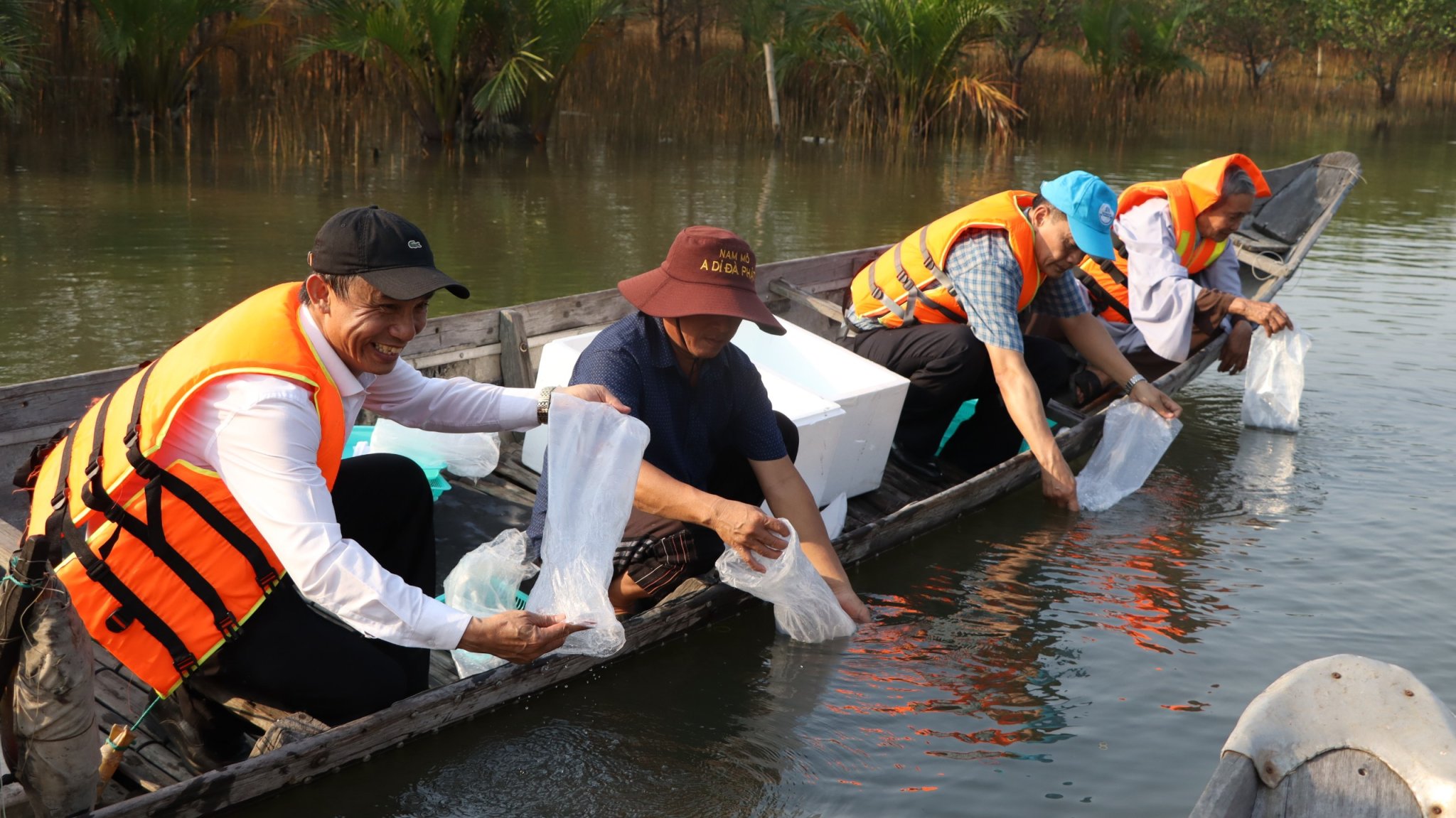 Ban hành Nghị quyết về phát triển kinh tế biển, đầm phá