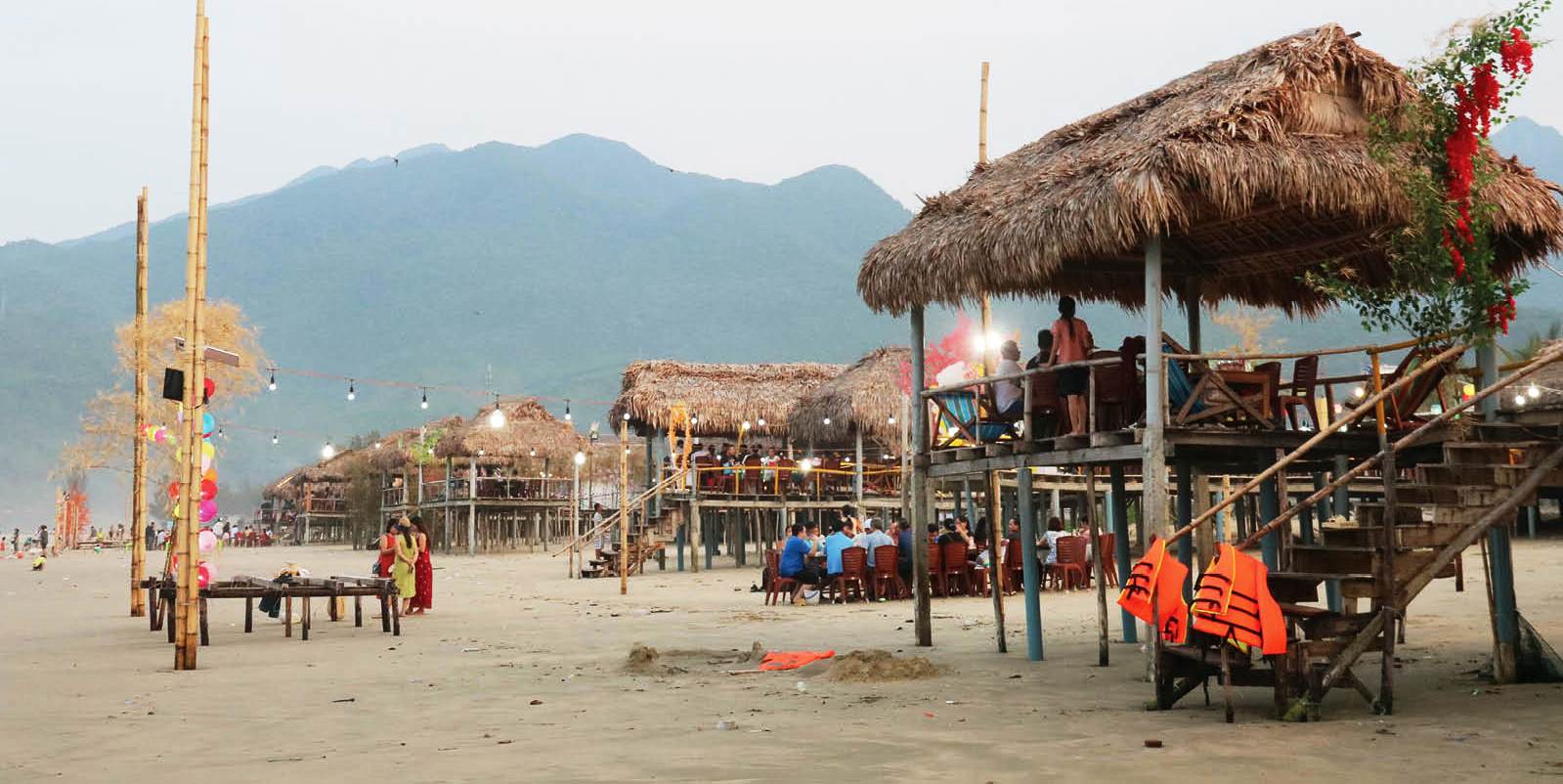 Khai thác gắn với bảo vệ tài nguyên du lịch