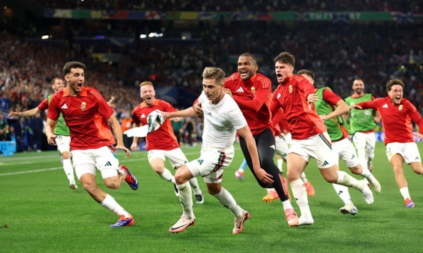 Bàn thắng phút bù giờ, chờ địa chấn từ nhà vô địch