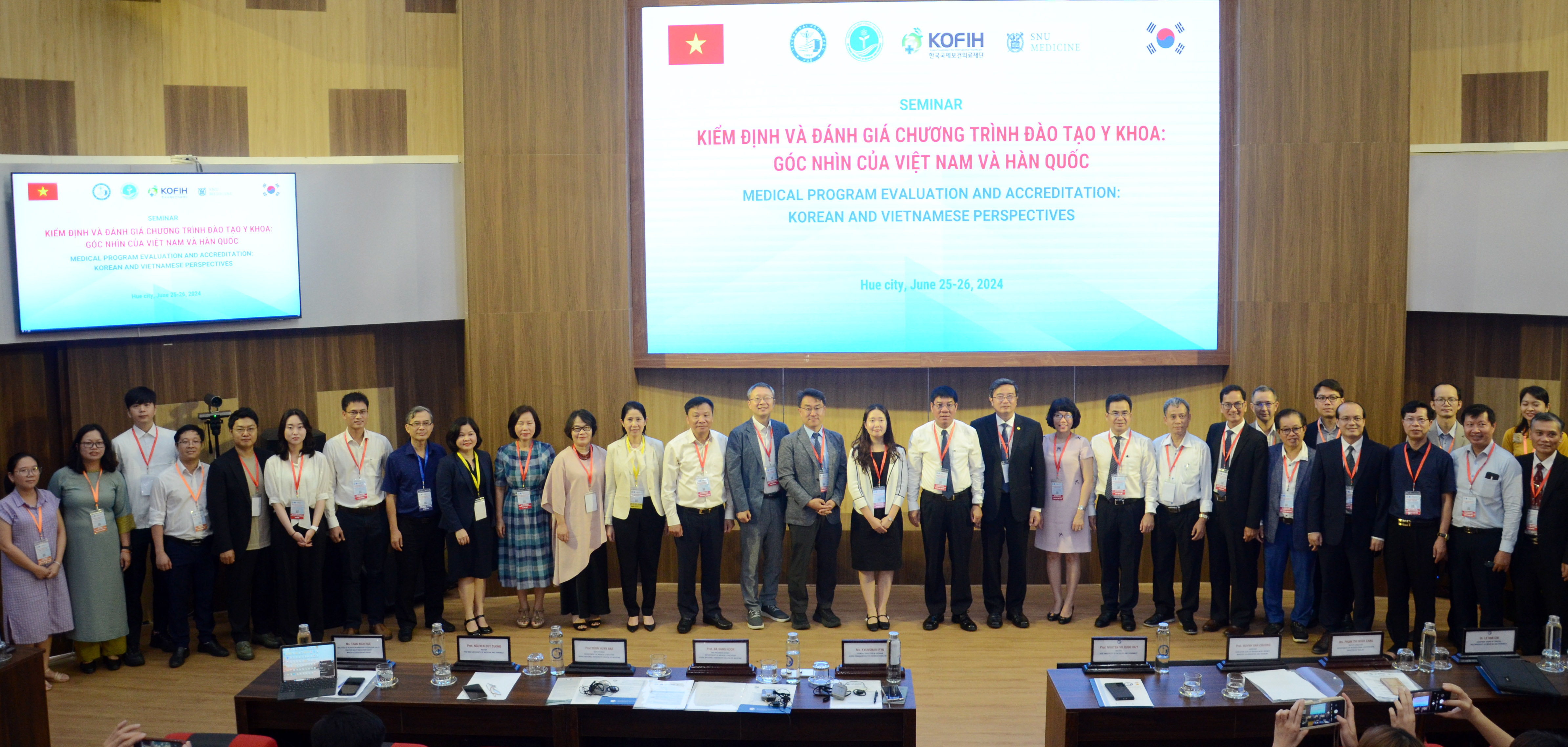 Kiểm định và đánh giá chương trình đào tạo y khoa Góc nhìn của Việt Nam và Hàn Quốc