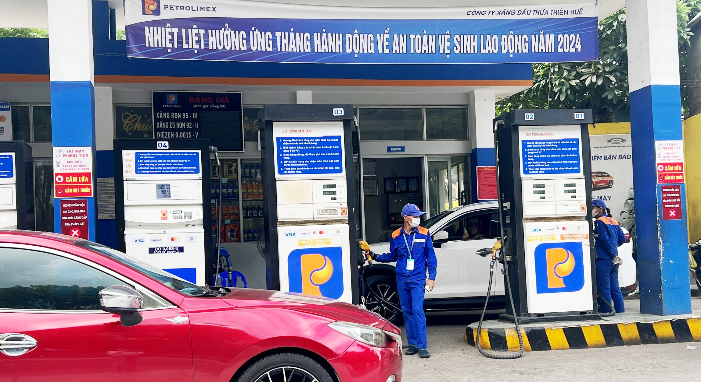 Tăng lần thứ ba liên tiếp, xăng RON 95 vượt 23 000 đồng lít