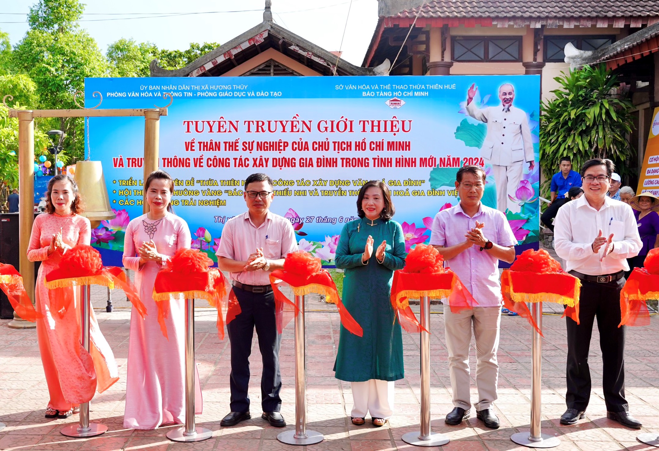 Bác Hồ với thiếu nhi và truyền thống văn hóa gia đình Việt Nam