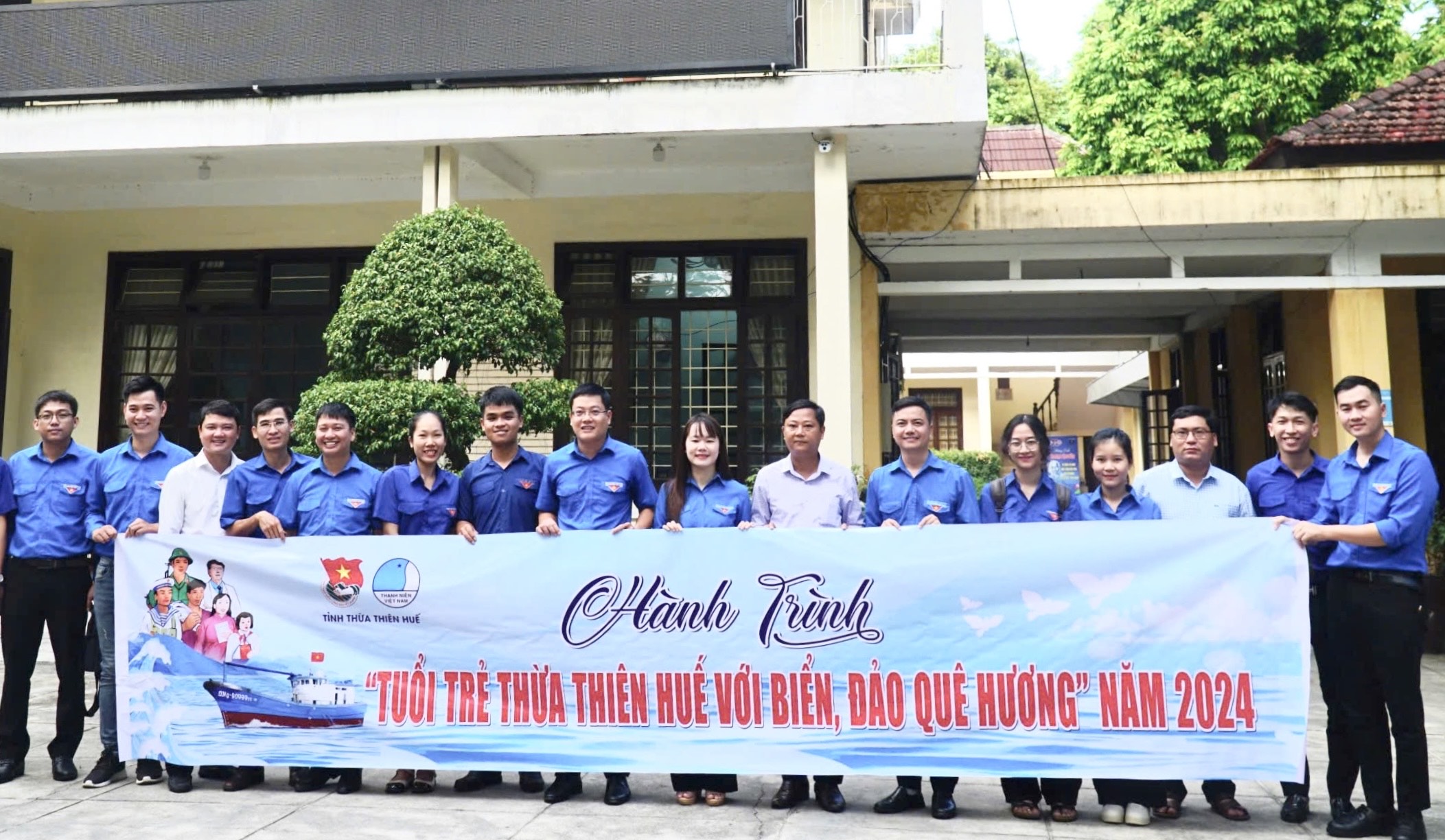 Tuổi trẻ với biển, đảo quê hương