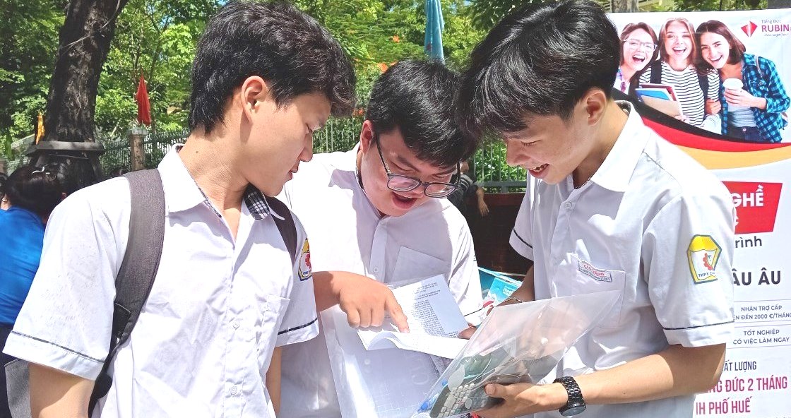 Đề thi các môn tổ hợp có tính phân hóa cao