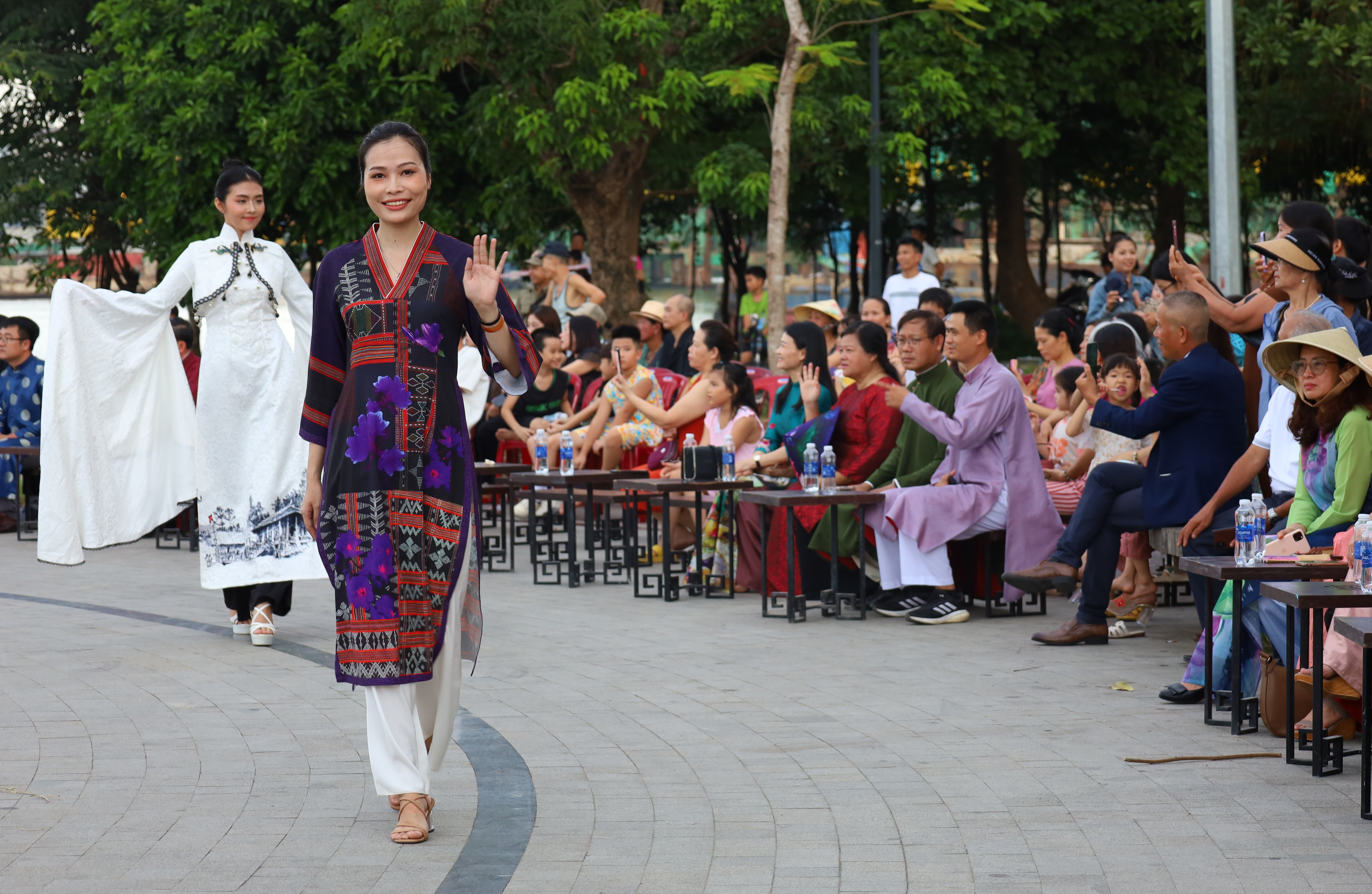 Nghề truyền thống Huế se duyên cùng áo dài