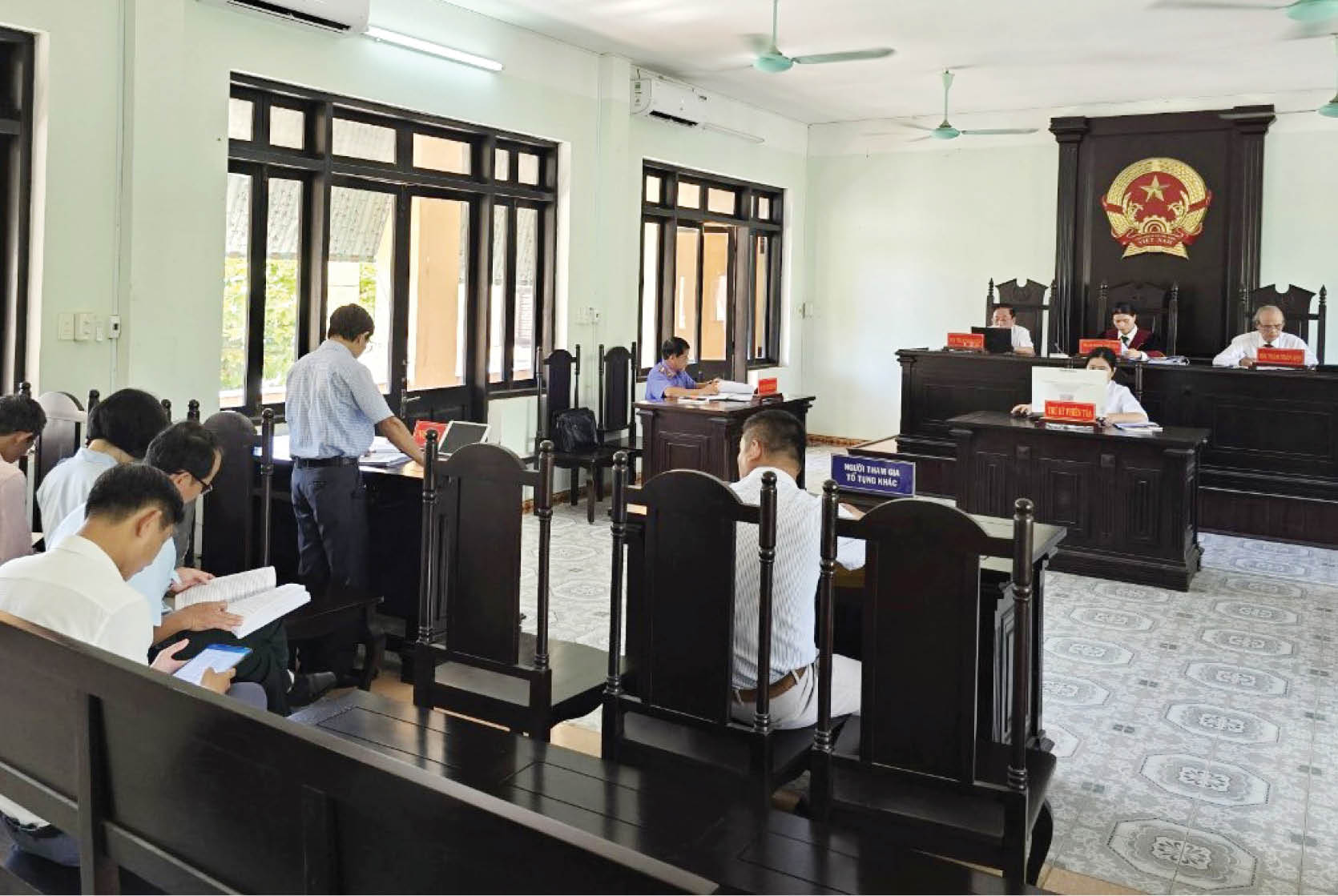 Đừng xem nhẹ những vụ án “con kiến kiện củ khoai”