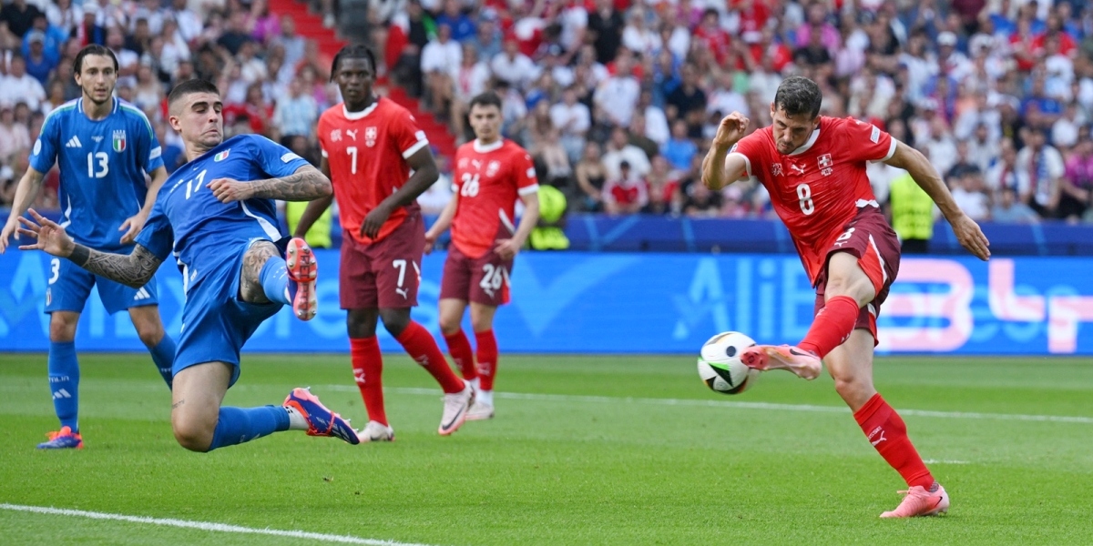 Italia thành cựu vương, nhiều kịch bản bất ngờ