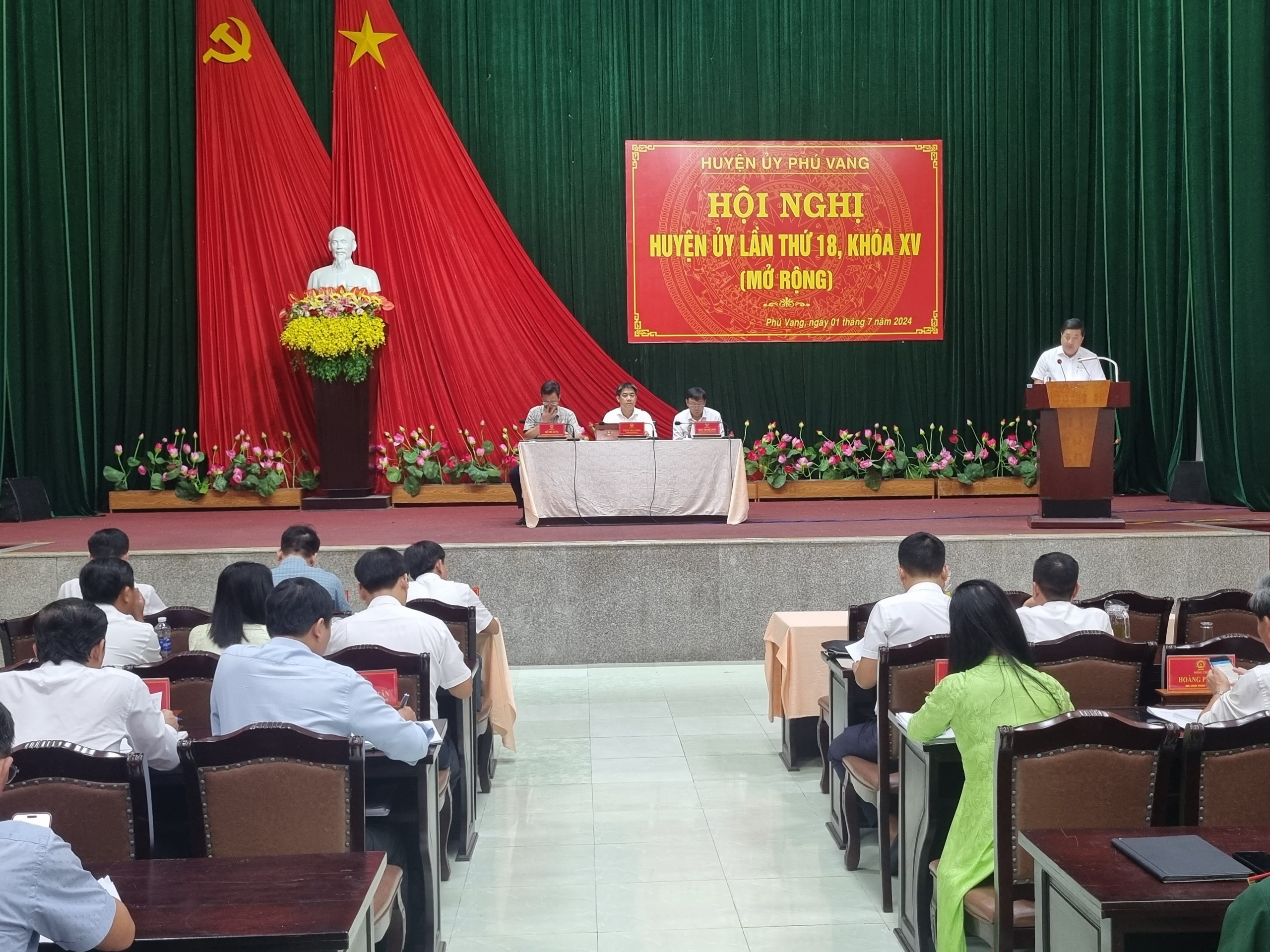 Tập trung lãnh đạo, chỉ đạo phát triển kinh tế - xã hội