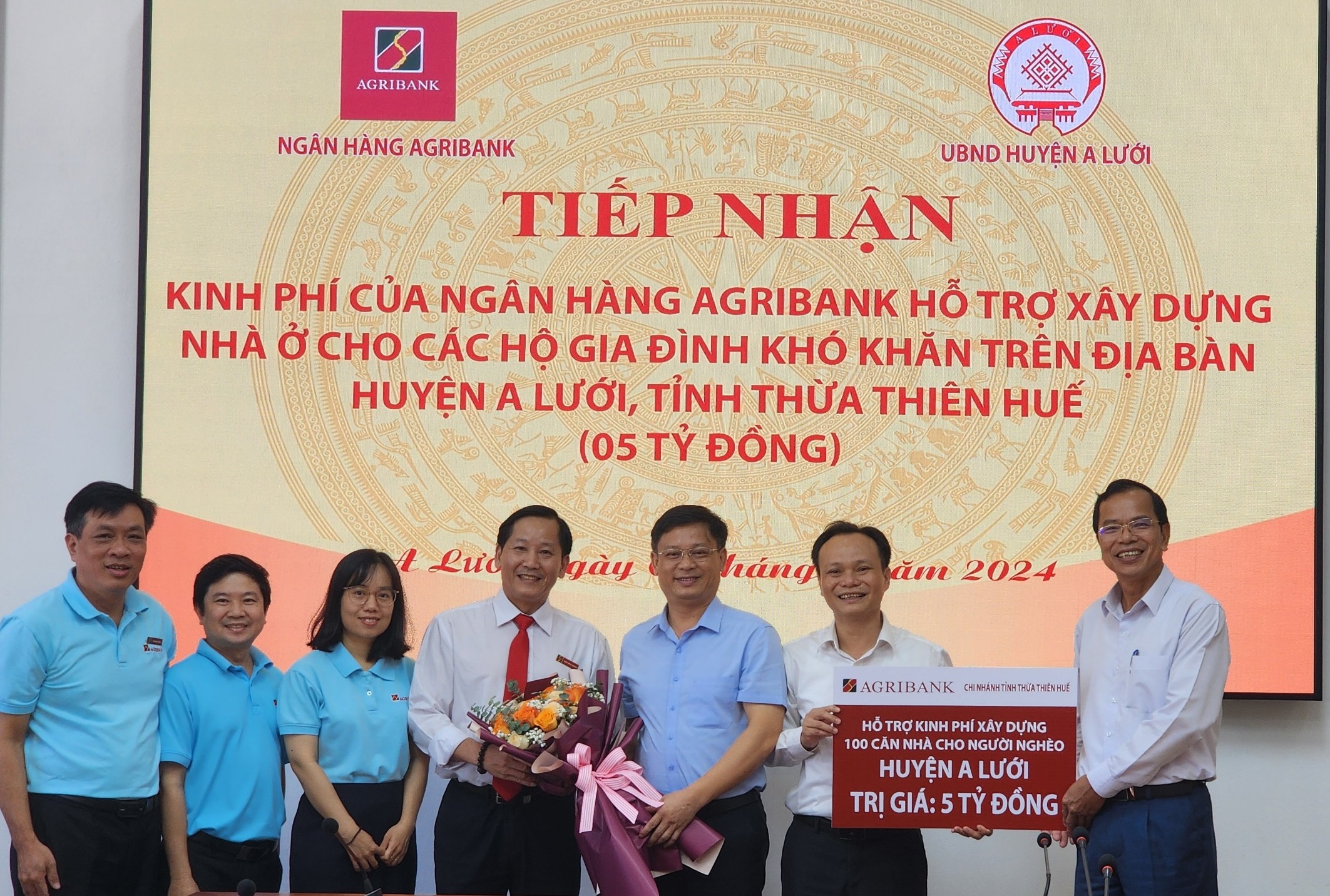 Agribank trao 5 tỷ đồng xây dựng nhà ở A Lưới