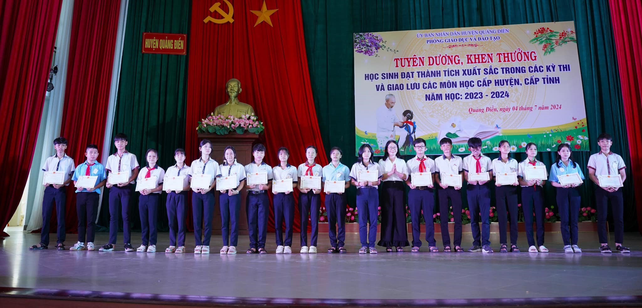 Quảng Điền tuyên dương 298 học sinh đạt thành tích cao trong học tập