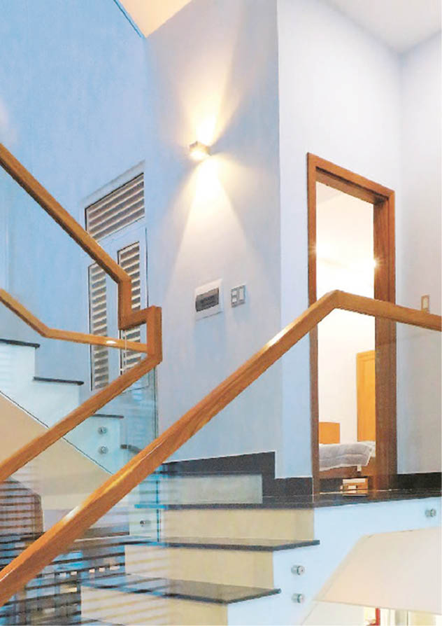 Cầu thang hanh thông