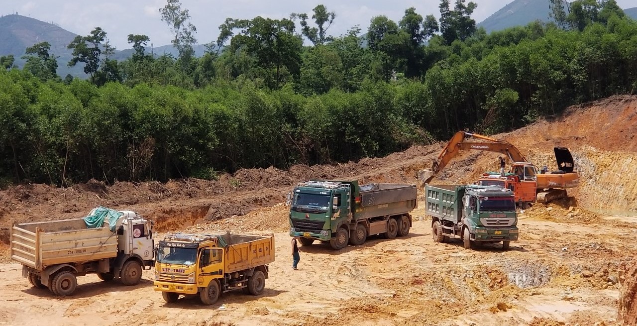 Xử phạt hai doanh nghiệp khai thác khoáng sản