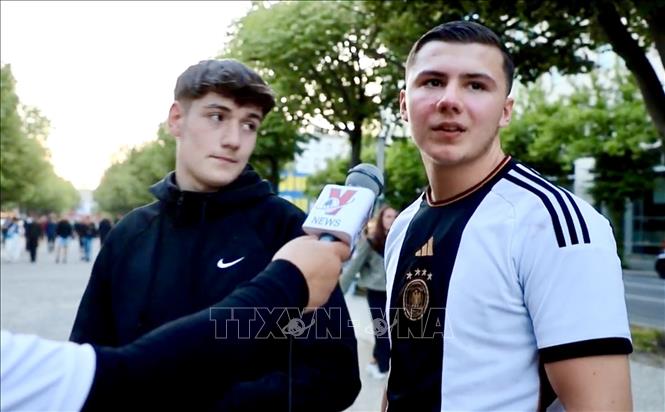 Nỗi buồn của CĐV Đức sau trận thua Tây Ban Nha