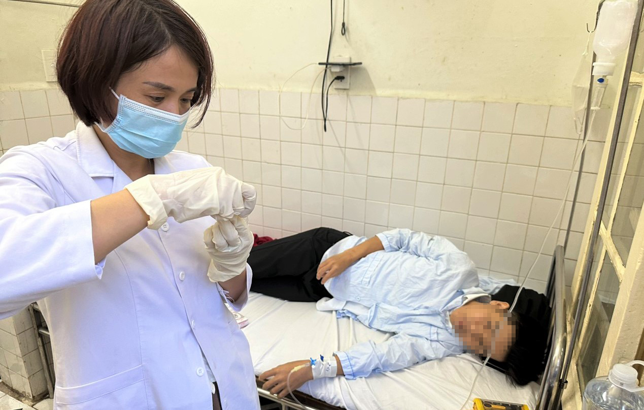 Một công nhân bị sốt rét sau khi trở về từ châu Phi