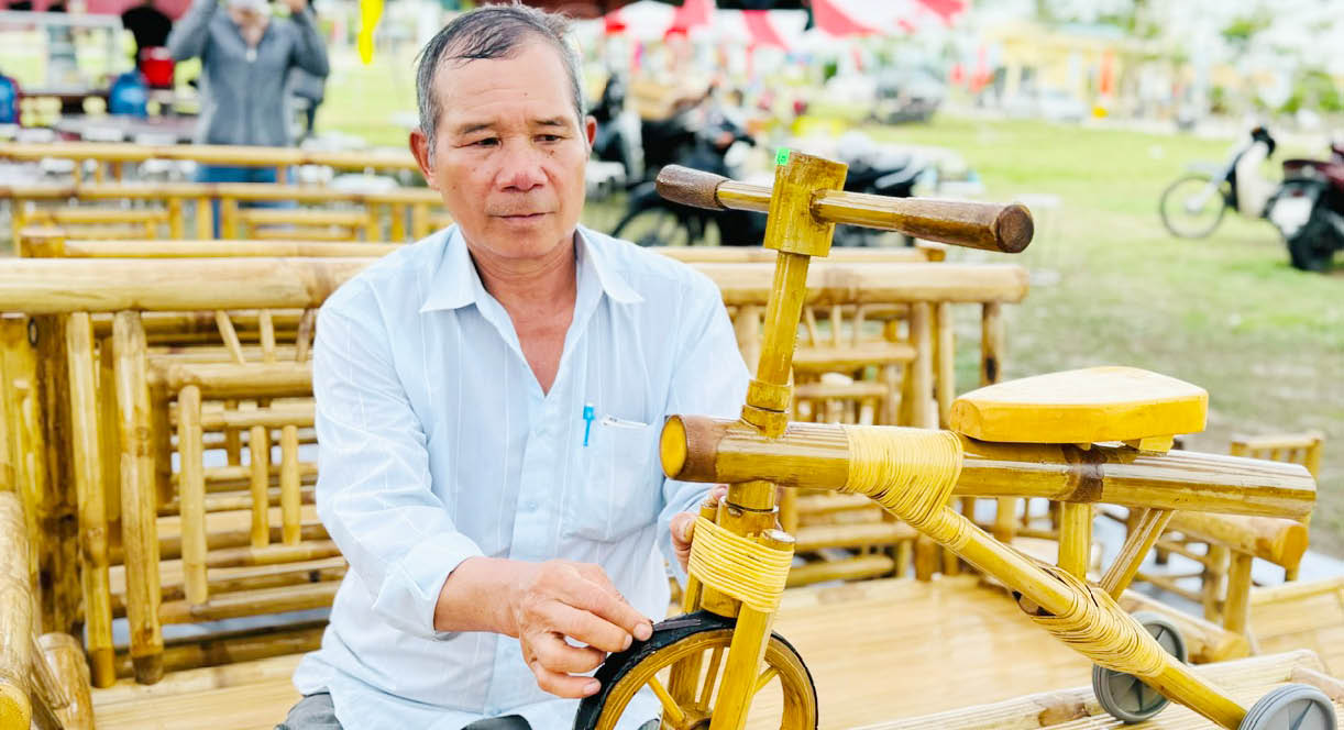 Người cựu chiến binh tâm huyết với nghề mây tre đan