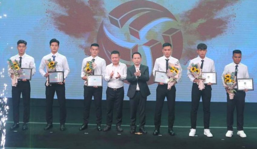 Tiền đạo Hồ Thanh Minh có mặt trong đội hình tiêu biểu