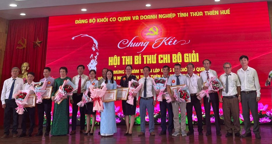 Bà Phan Thị Lê Hằng đoạt giải Nhất Hội thi Bí thư Chi bộ giỏi Khối Cơ quan và Doanh nghiệp tỉnh