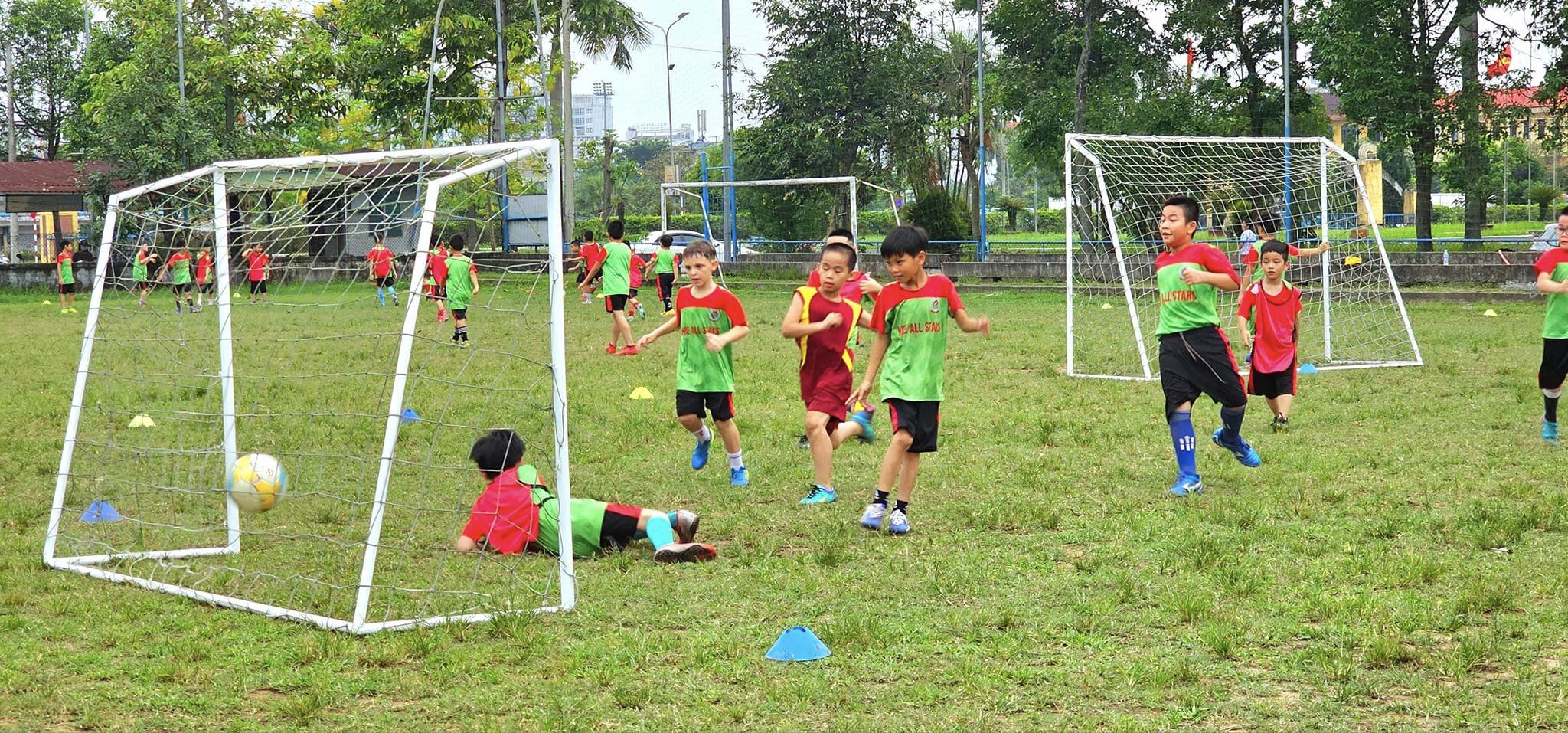 Sân chơi thể thao ngày hè