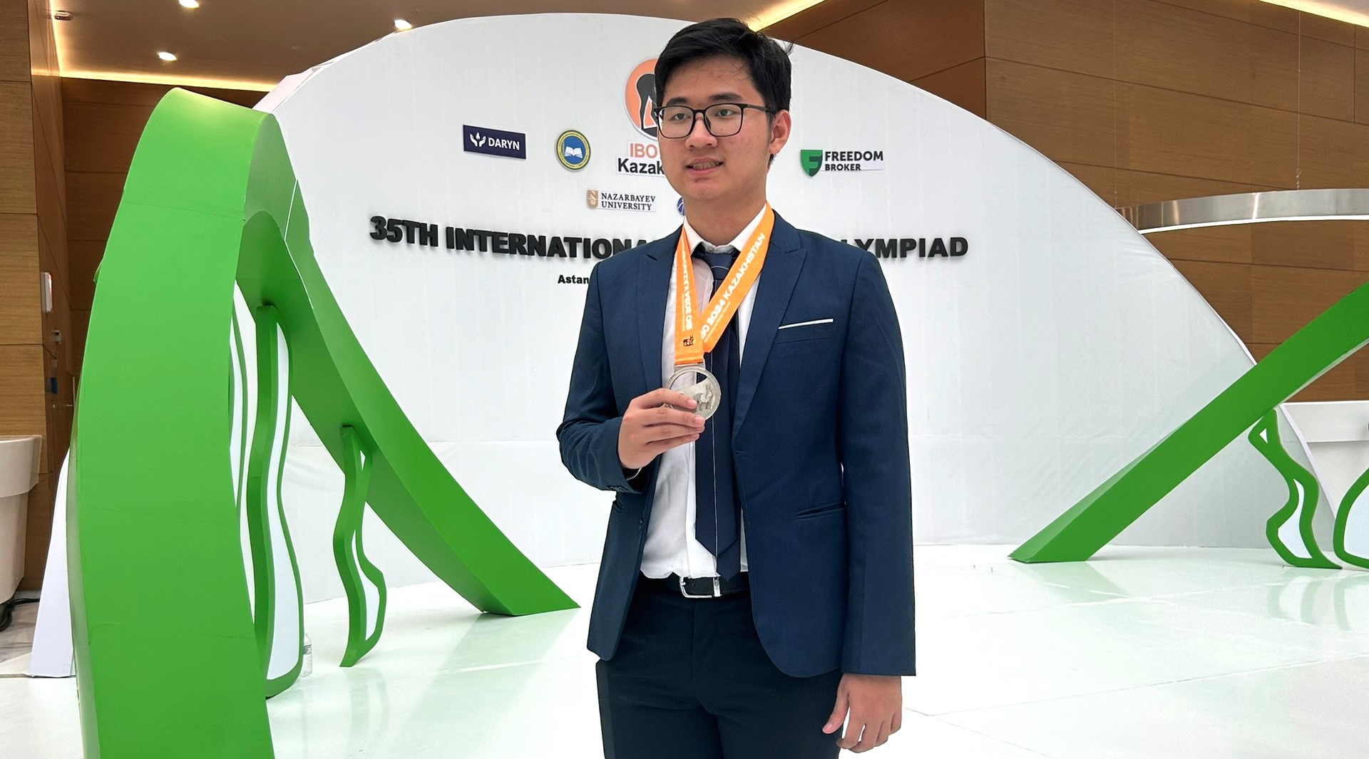 Hồ Đức Trung đoạt Huy chương Bạc sinh học quốc tế lần thứ 35