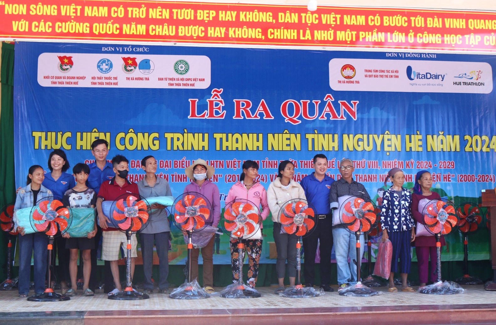 Thị đoàn Hương Trà ra quân tình nguyện hè năm 2024