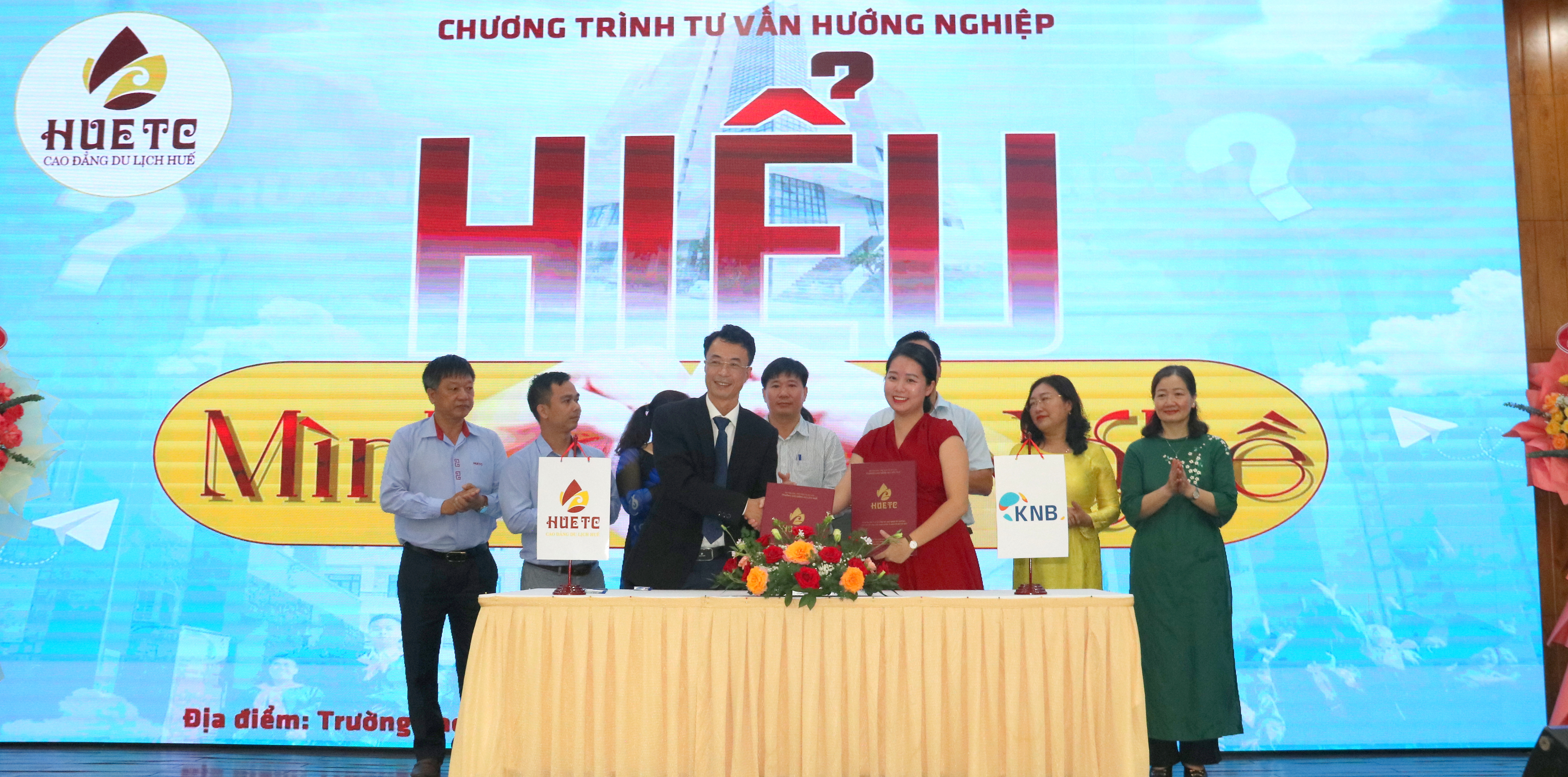 Giúp học sinh hiểu mình, hiểu nghề