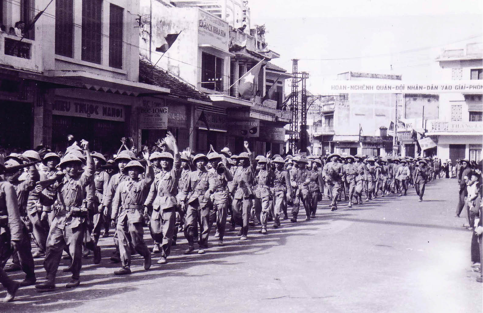 Tình trong lá thiếp