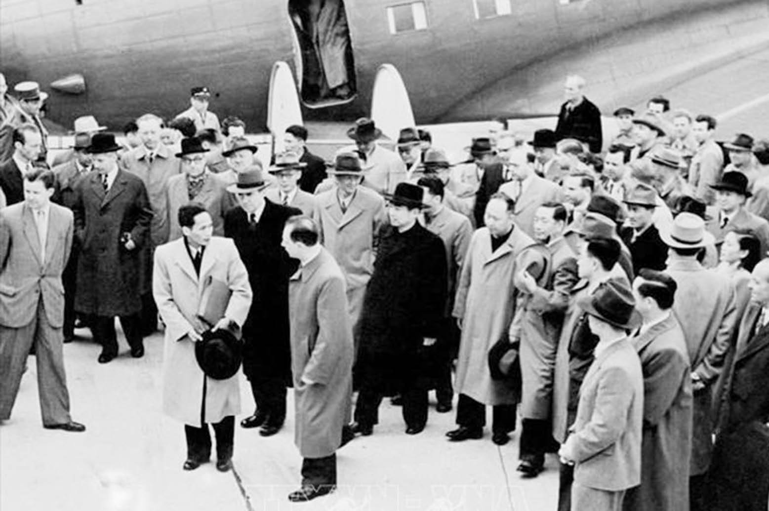 Phân định giới tuyến tạm thời và cuộc đấu trí căng thẳng