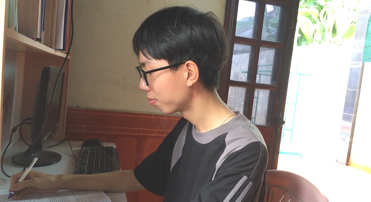 Học trò nghèo trường huyện trở thành thủ khoa