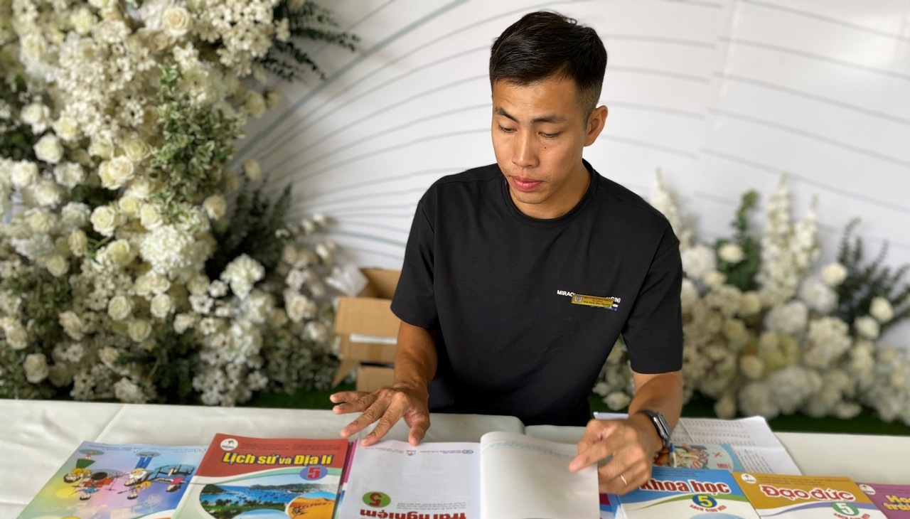 Bồi dưỡng giáo viên sử dụng sách giáo khoa mới đối với lớp 5, 9 và 12