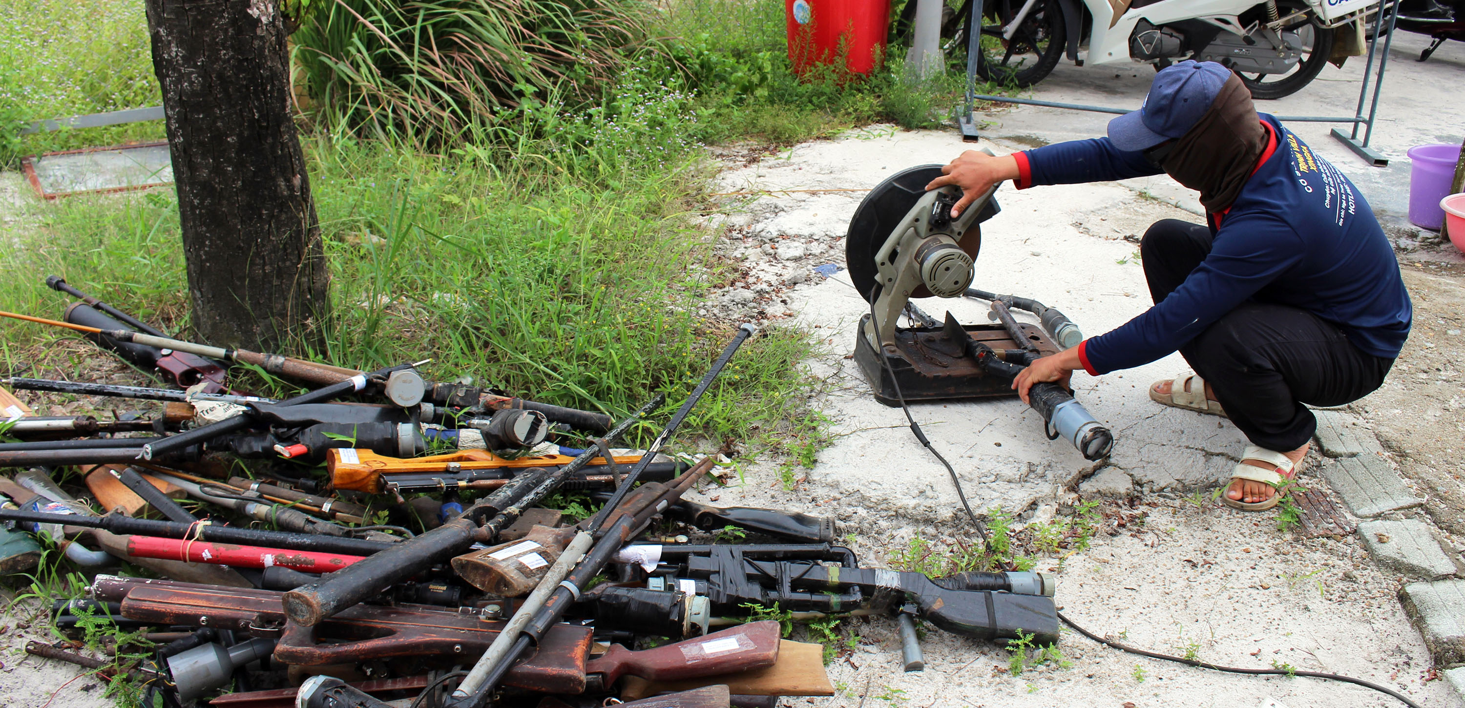 Tiêu hủy nhiều loại vũ khí, vật liệu nổ và công cụ hỗ trợ