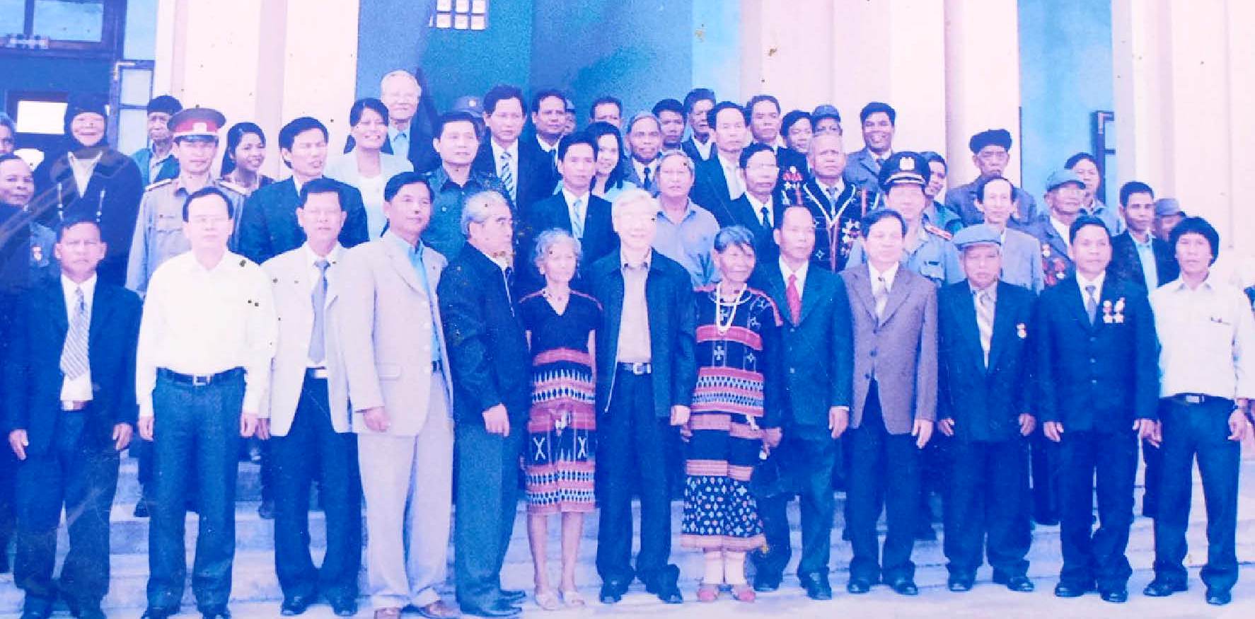 Tổng Bí thư Nguyễn Phú Trọng - Tấm gương ngời sáng để học tập