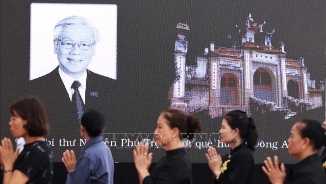 Người dân viếng Tổng Bí thư Nguyễn Phú Trọng tại quê nhà