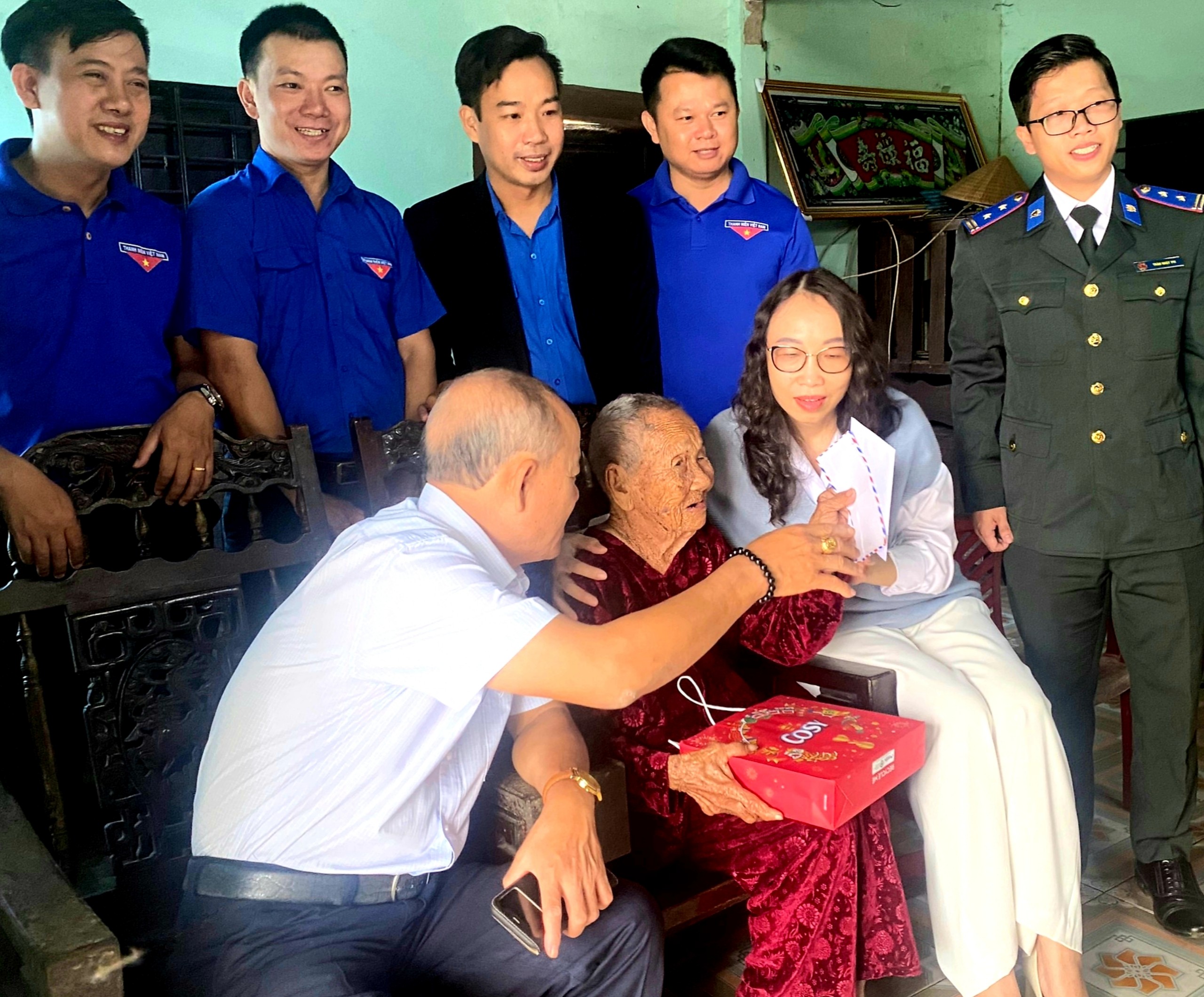 Chính sách ưu đãi và nghĩa cử tri ân người có công