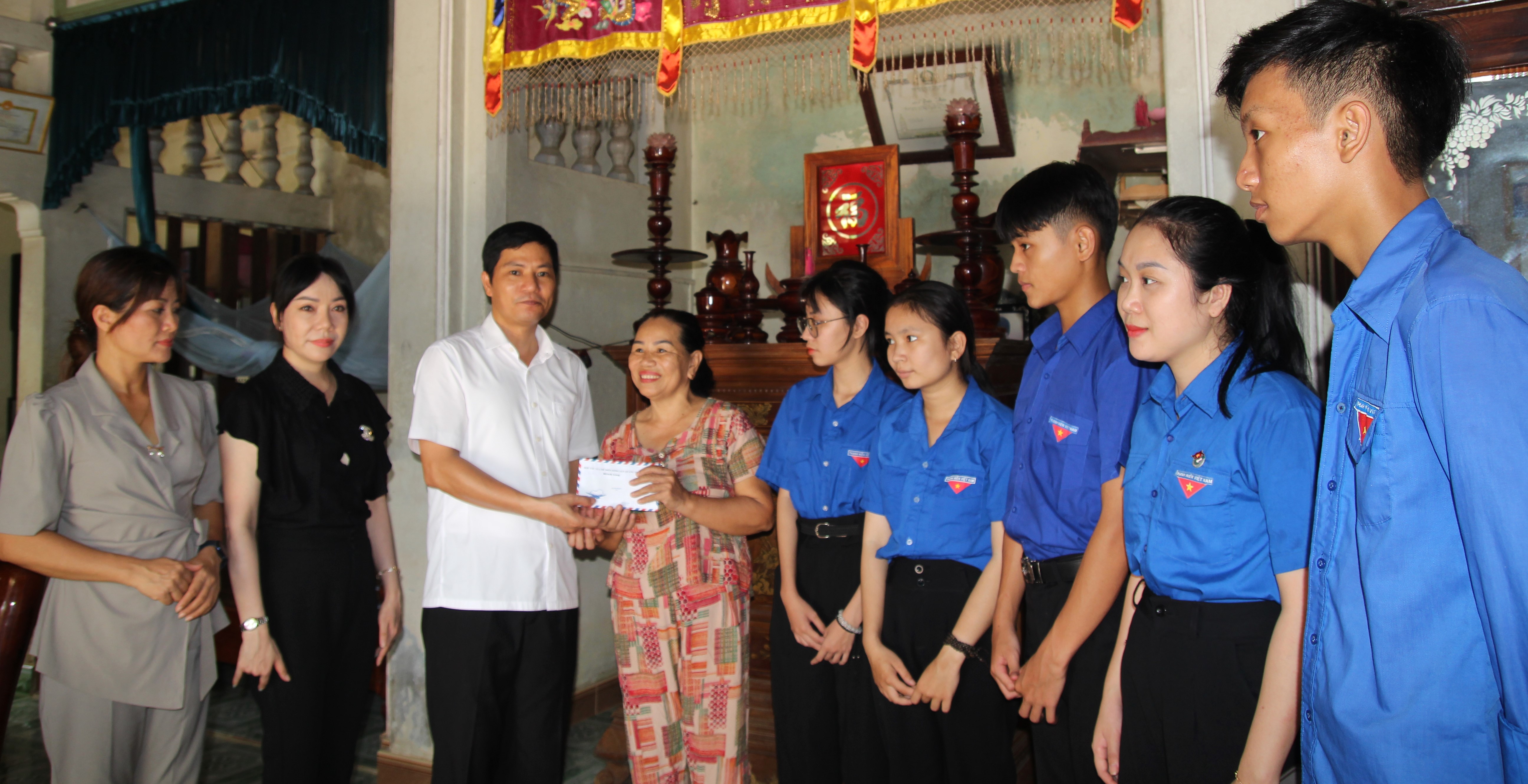 Tri ân các gia đình chính sách