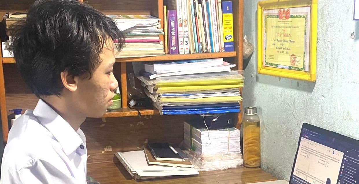 Thủ khoa khối A01 “Kiên trì bước tiếp, thành quả sẽ đến”