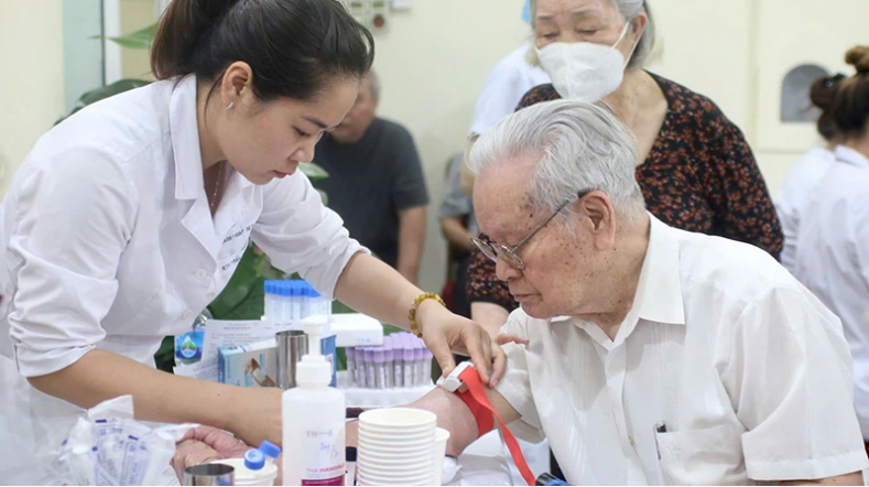 Cảnh báo sốc nhiệt, đột quỵ do nắng nóng