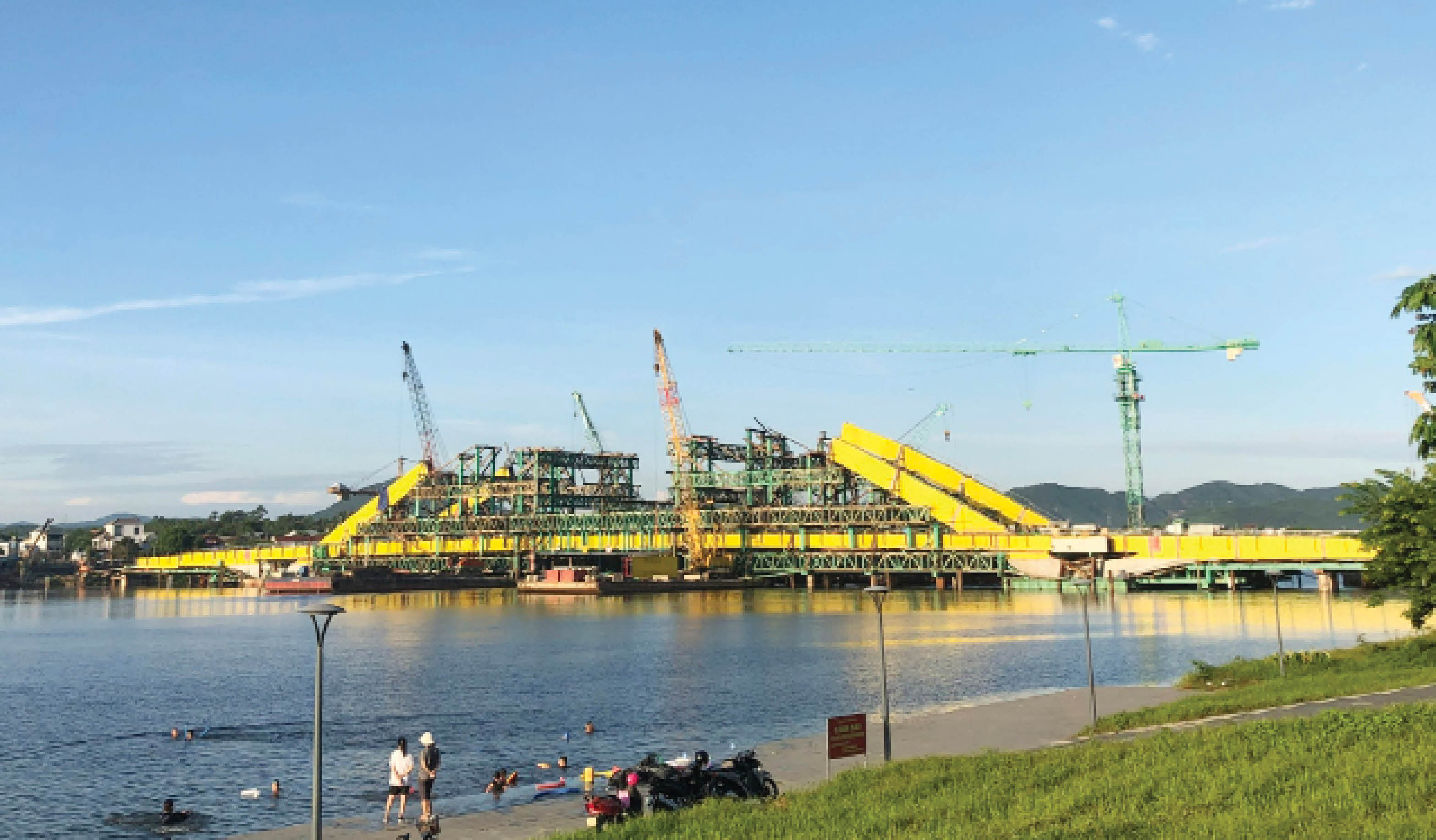 Hoàn thiện kết cấu hạ tầng, bảo đảm cho sự phát triển bền vững