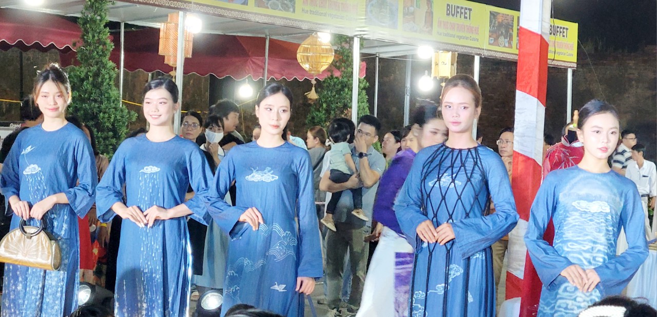 Hơn 10 ngàn lượt người đến Không gian sáng tạo, trải nghiệm sản phẩm truyền thống Huế