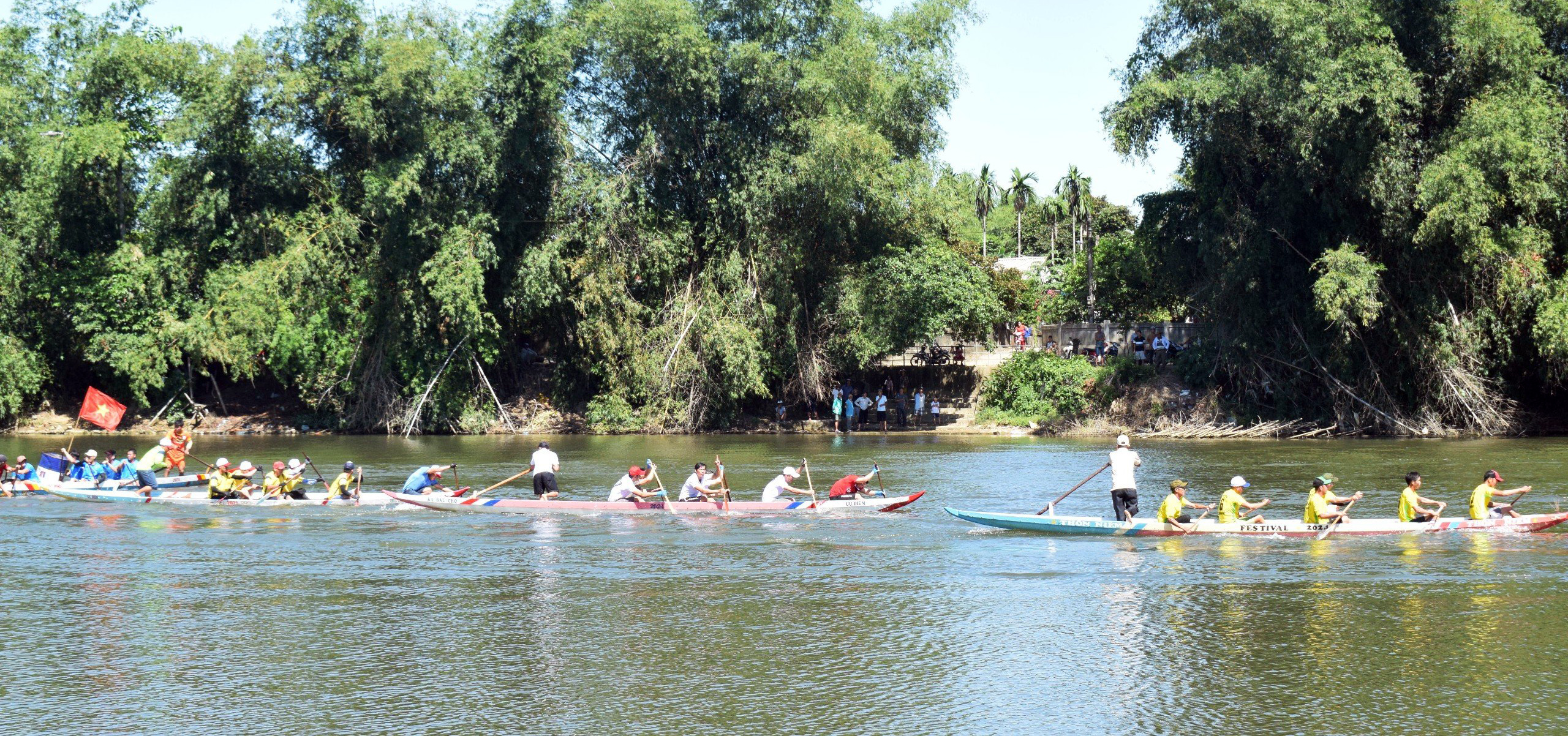 Ngày hội “Hương xưa làng cổ” rộn ràng giải đua ghe