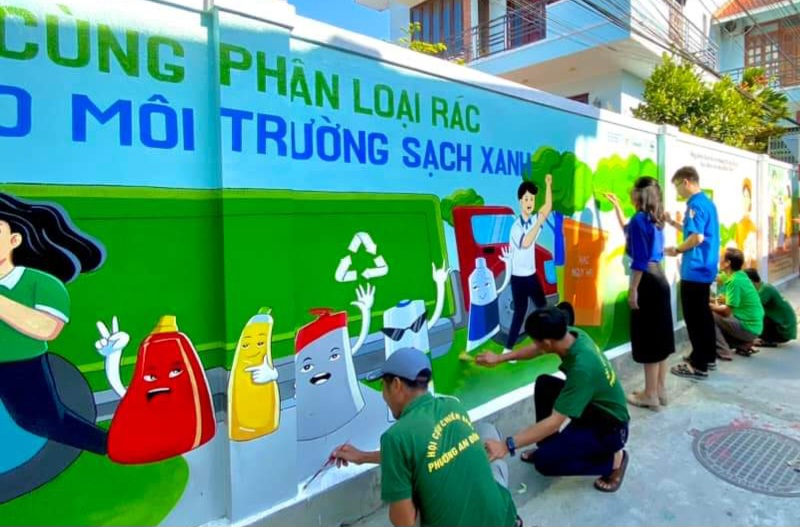 Ra mắt mô hình “Tranh tường bích họa” truyền thông phân loại rác tại nguồn