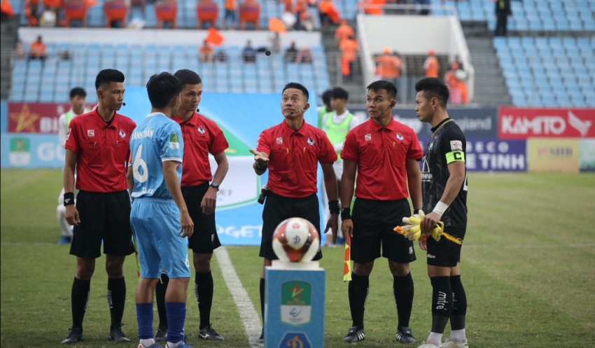 Trọng tài Ngô Đắc Tiến đủ chuẩn cầm còi tại V League 2024 - 2025