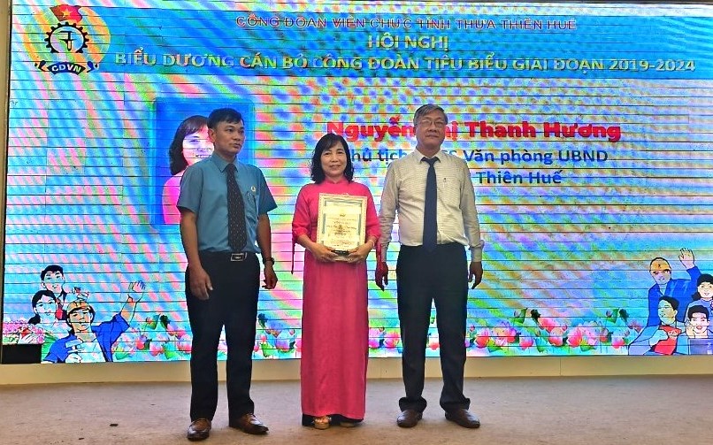 Tuyên dương 53 cán bộ công đoàn cơ sở tiêu biểu